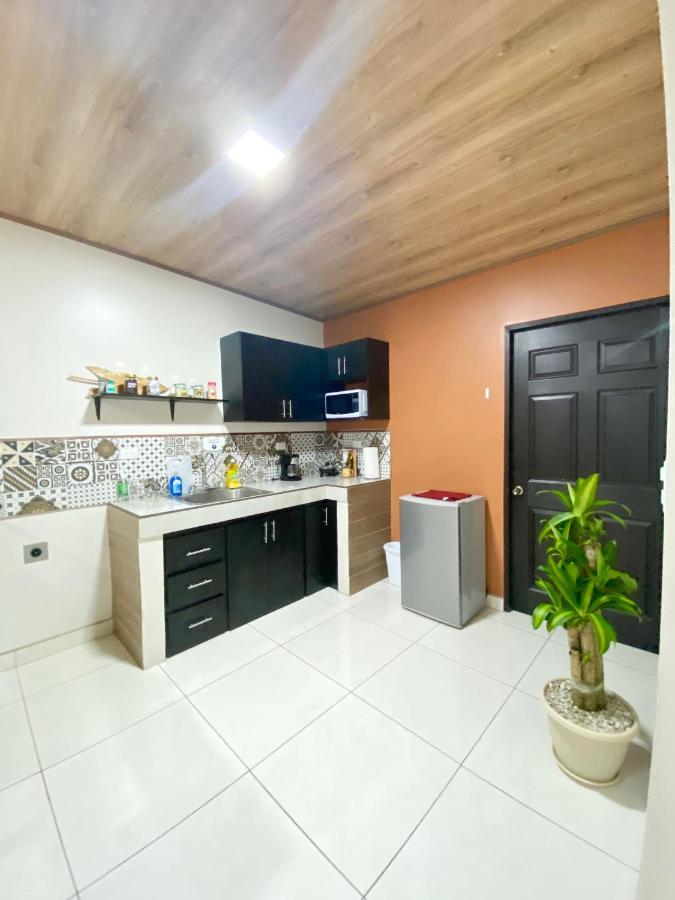Pura Vida Apartment. 5 Min From Airport Alajuela Exterior photo